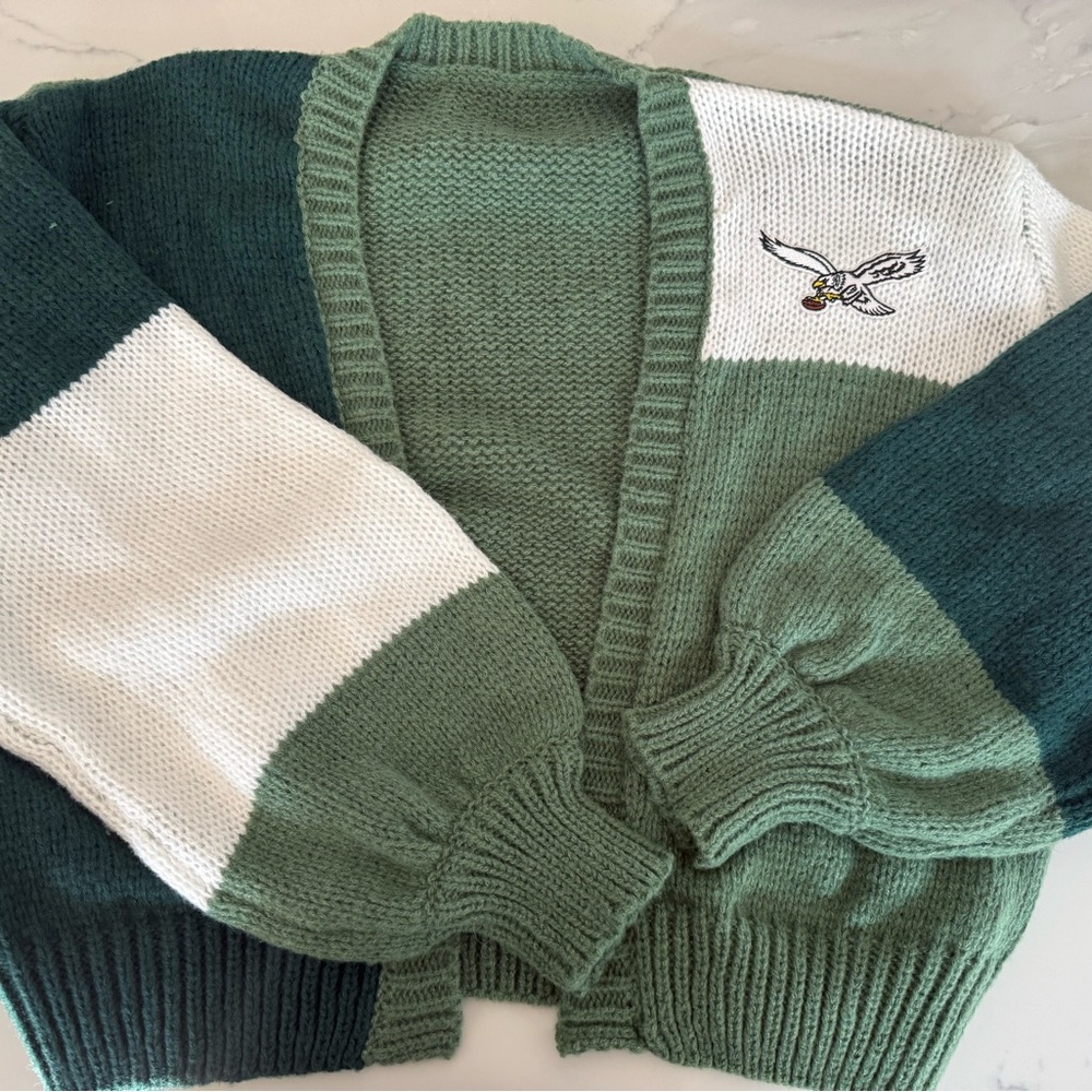 Green and White Women's Philadelphia Eagles Sweater🦅